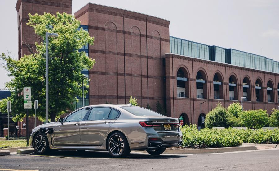  BMW 745e xDrive M Sport (G11) 2019 года  (NA) (фото 12 из 32)